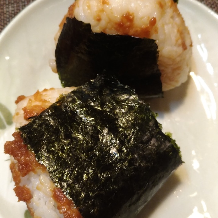 焼き海苔と味噌の風味が美味しい炙りおにぎり レシピ 作り方 By またたび 楽天レシピ 焼き海苔と味噌の風味が美味しい炙りおにぎり レシピ 作り方 By またたび 楽天レシピ
